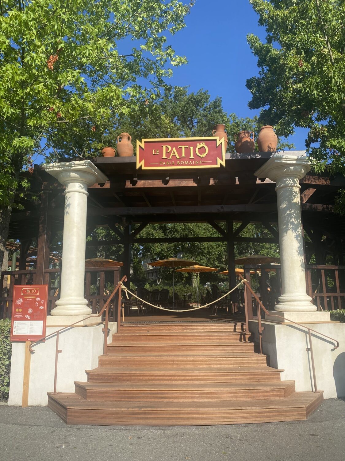 Un nouveau point de restauration au Parc Astérix Le Lutécien Shop