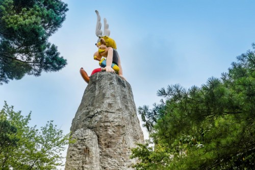 Une année record pour le Parc Astérix + Info zone Toutatis Le Lutécien Shop